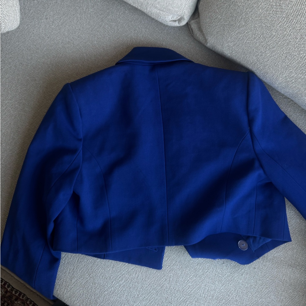 CAMI NYC Blue Sleek Cropped Blazer - Picture 3 of 8